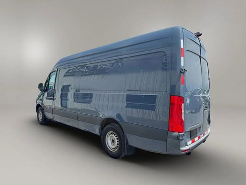 Used 2021 Mercedes-Benz Sprinter 2500 image 7