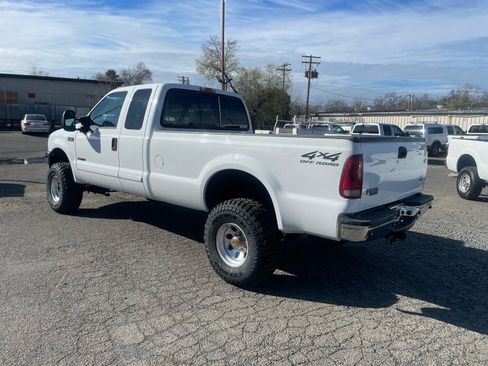 Used 2002 Ford F350 XLT image 3