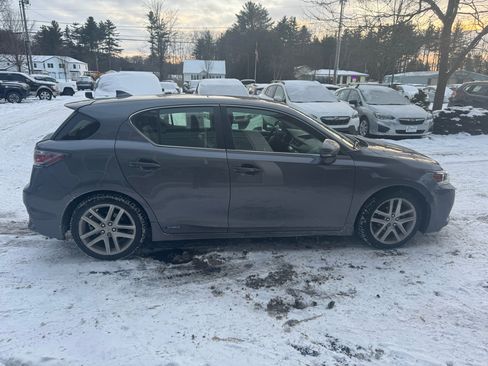 Used 2017 Lexus CT 200h Hybrid 4D Hatchback image 6