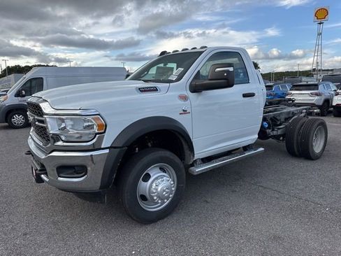 New 2024 RAM 5500 Tradesman AWD/4WD image 4