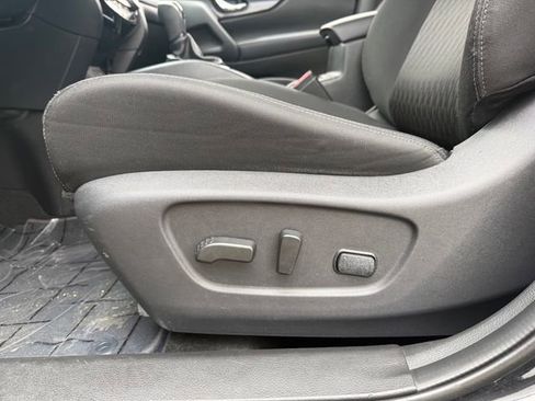 Used 2020 Nissan Rogue SV image 61