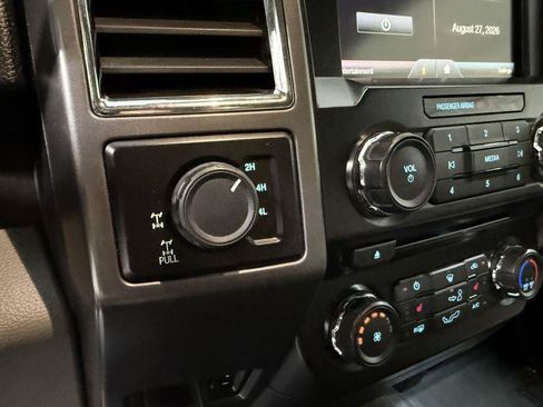 Used 2015 Ford F150 XLT w/ Equipment Group 302A Luxury AWD/4WD image 22