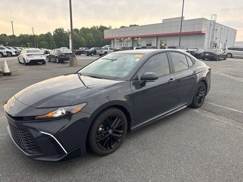 Used 2026 Toyota Camry SE FWD image 3