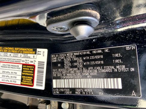 Used 2024 Toyota Highlander LE image 28