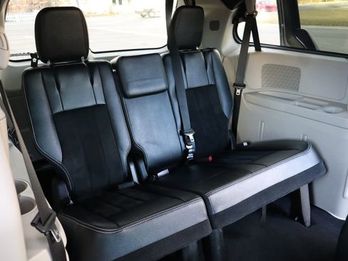 Used 2018 Dodge Grand Caravan SXT w/ Rear Park Assist Package image 22