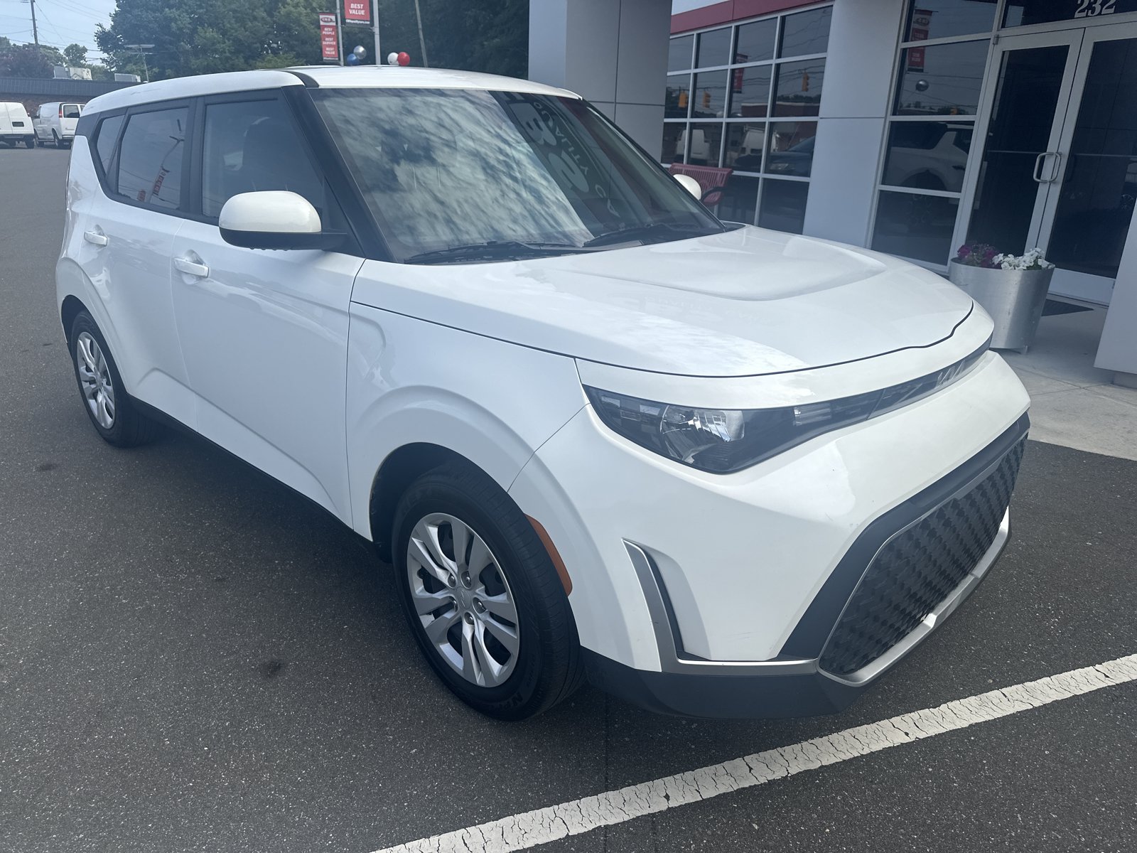 Used 2024 Kia Soul LX FWD image 2