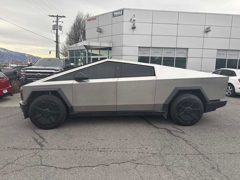 Used 2024 Tesla Cybertruck AWD Crew Cab image 8