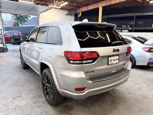 Used 2018 Jeep Grand Cherokee Altitude image 4