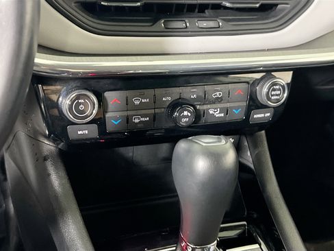 Used 2022 Jeep Compass Limited image 15