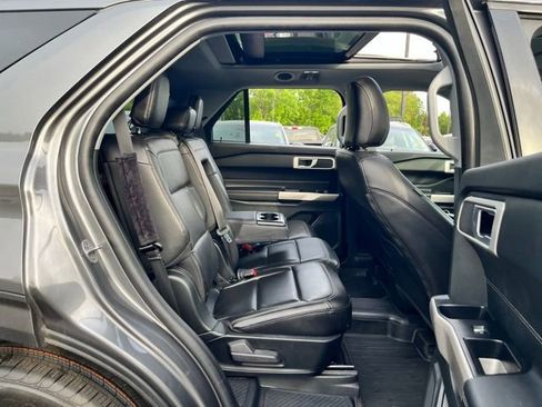 Used 2022 Ford Explorer XLT w/ Equipment Group 202A AWD/4WD image 22