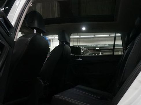 Certified 2023 Volkswagen Tiguan SE image 33