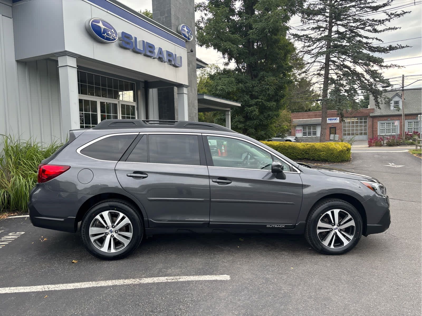 Used 2018 Subaru Outback 2.5i Limited AWD/4WD image 2