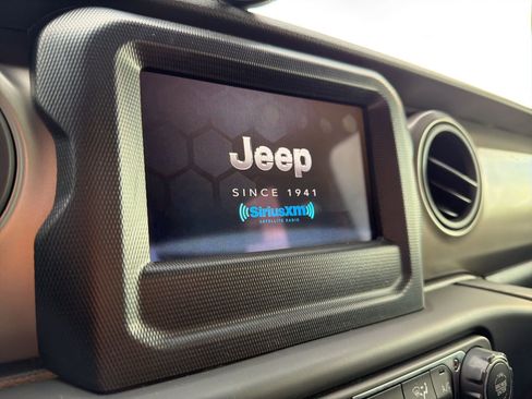 Used 2021 Jeep Wrangler Sport AWD/4WD image 32