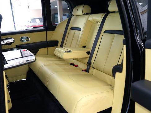 Used 2022 Rolls-Royce Cullinan Black Badge w/ Dark Exterior Package AWD/4WD image 66