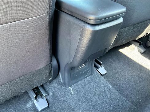 Used 2025 Toyota Prius LE FWD image 33