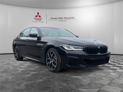 Used 2022 BMW 530e w/ M Sport Package image 3