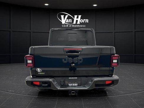 Used 2023 Jeep Gladiator Overland image 4