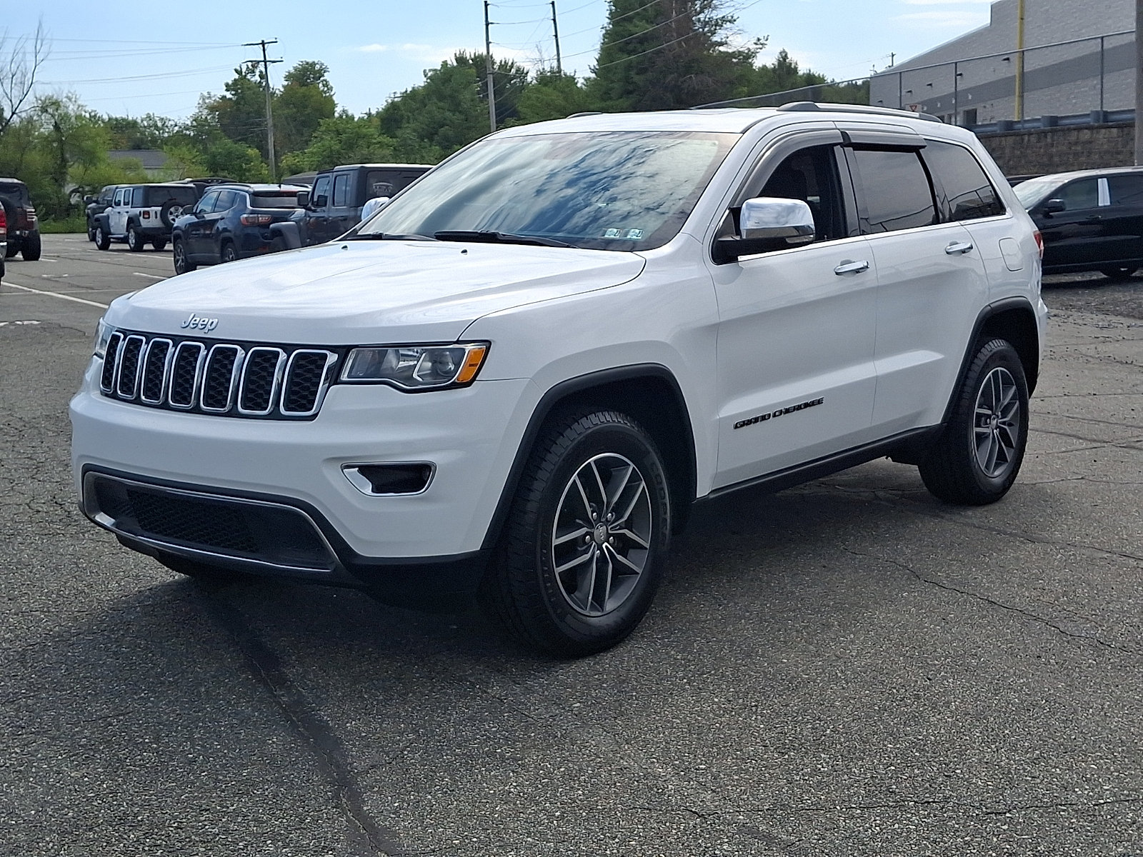 Used 2018 Jeep Grand Cherokee Limited AWD/4WD image 3