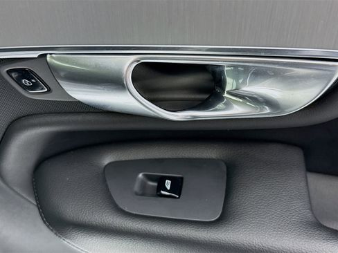 Used 2023 Volvo XC90 B5 Core image 42