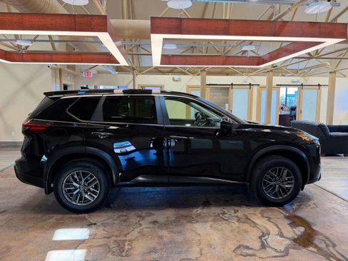Used 2025 Nissan Rogue S image 3