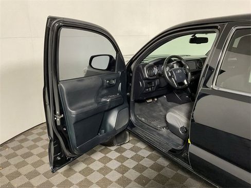 Used 2016 Toyota Tacoma TRD Sport image 16
