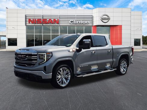 Used 2023 GMC Sierra 1500 SLT w/ SLT Premium Package AWD/4WD image 7