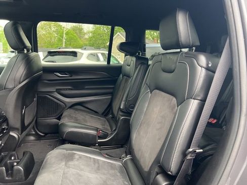 Used 2024 Jeep Grand Cherokee L Altitude AWD/4WD image 19