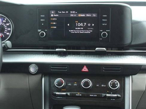 Used 2024 Kia Carnival LX image 15