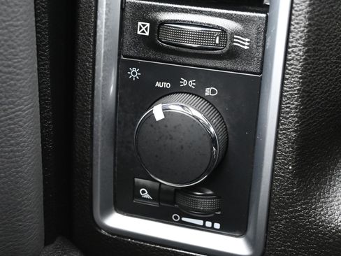 Used 2022 RAM 1500 Classic SLT w/ Protection Group AWD/4WD image 22
