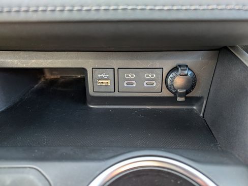 Used 2023 Toyota Highlander XLE image 24