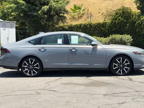 Used 2023 Honda Accord Touring image 3