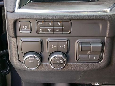New 2025 Chevrolet Suburban Premier RWD image 16