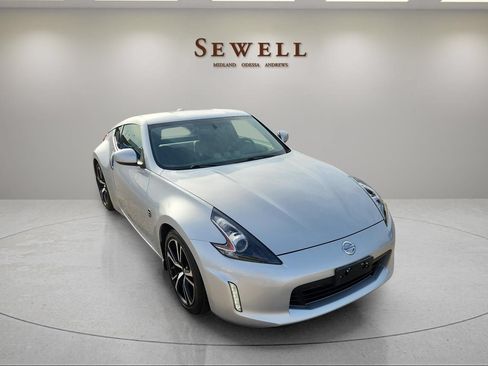 Used 2019 Nissan 370Z Touring Sport RWD image 7