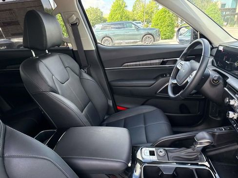 New 2025 Kia Telluride EX w/ EX Captain's Chair Package FWD image 15