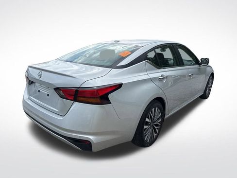 Used 2025 Nissan Altima 2.5 SV image 15