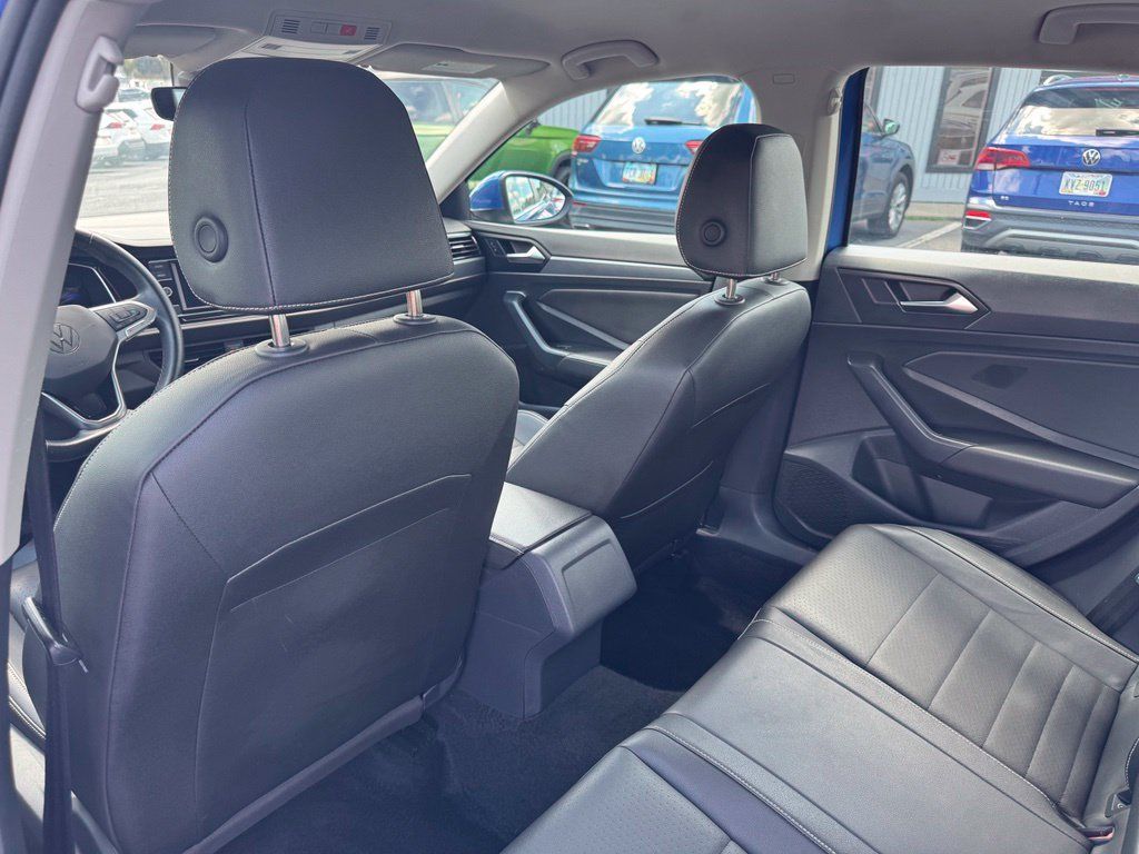 Used 2024 Volkswagen Jetta SE FWD image 18