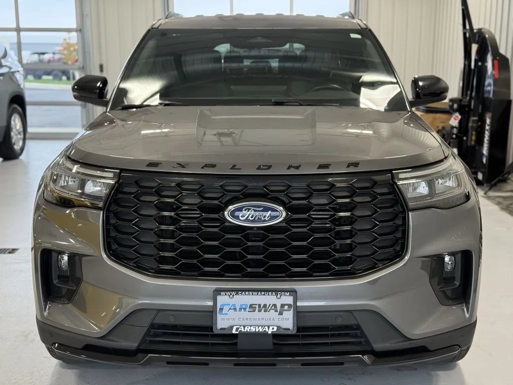 Used 2025 Ford Explorer ST-Line w/ ST-Line Street Pack AWD/4WD image 6