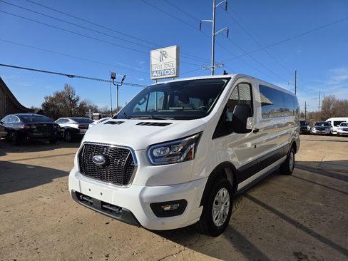 Used 2023 Ford Transit 350 XLT image 3