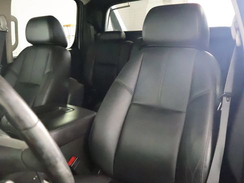 Used 2009 Chevrolet Avalanche LT w/ Luxury Package AWD/4WD image 27