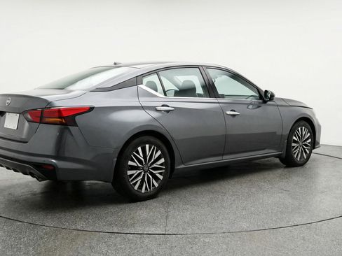 Used 2025 Nissan Altima 2.5 SV image 9