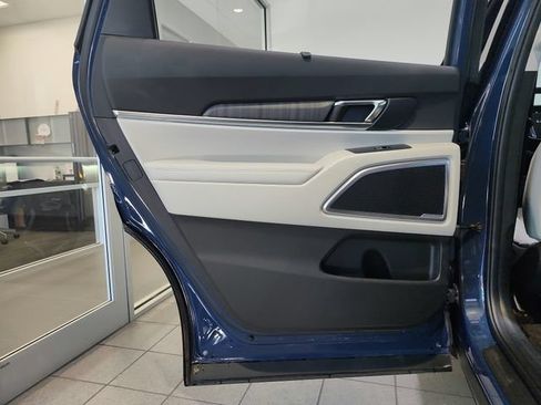 Certified 2024 Kia Telluride EX w/ EX Captain's Chair Package FWD image 24