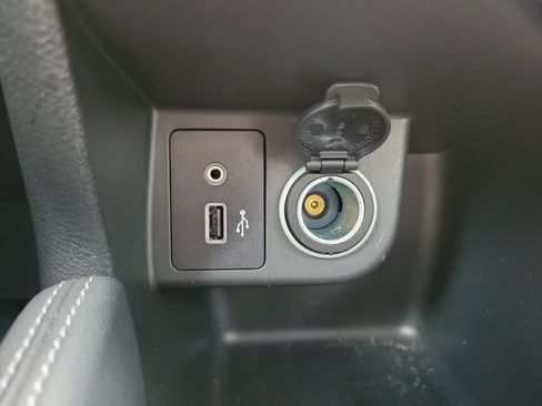 Used 2019 Nissan Kicks SR w/ SR Premium Package FWD image 29
