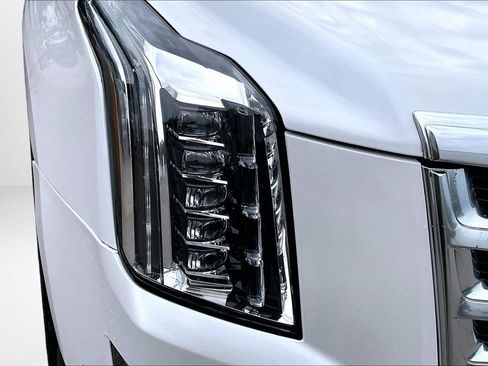 Used 2020 Cadillac Escalade Luxury AWD/4WD image 32