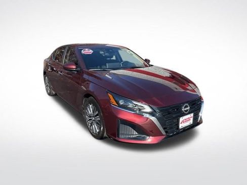 Used 2024 Nissan Altima 2.5 SV w/ SV Premium Package image 7