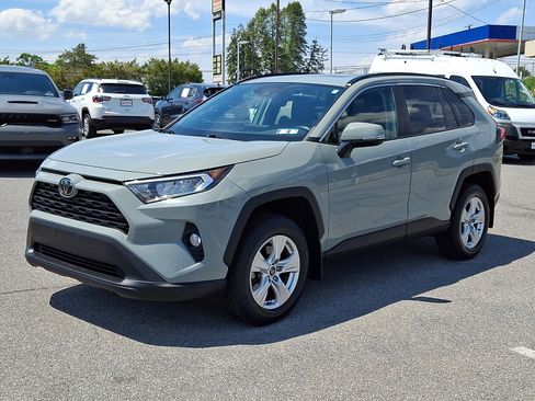 Used 2021 Toyota RAV4 XLE w/ Convenience Package AWD/4WD image 3