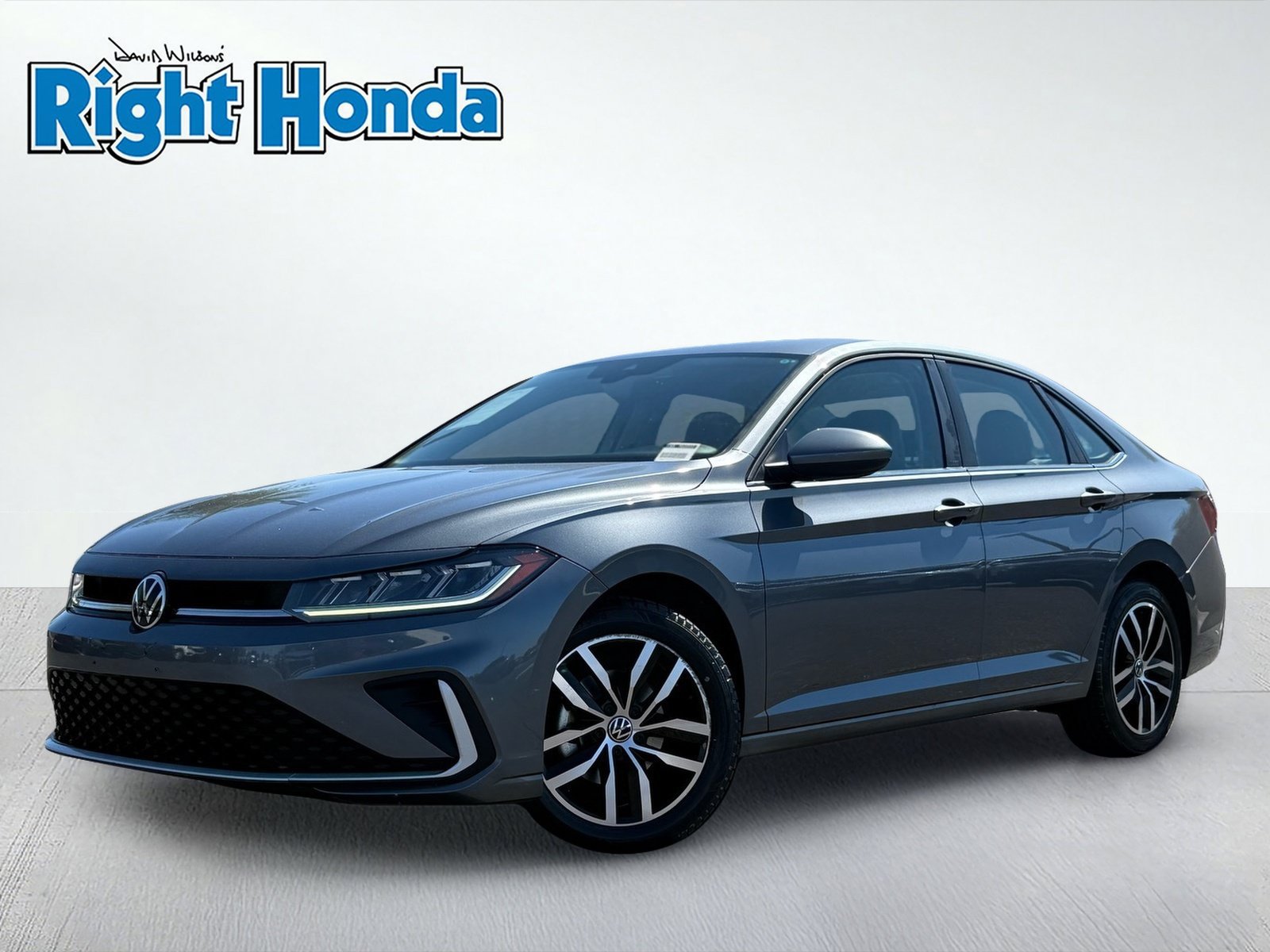 Used 2025 Volkswagen Jetta SE FWD image 2