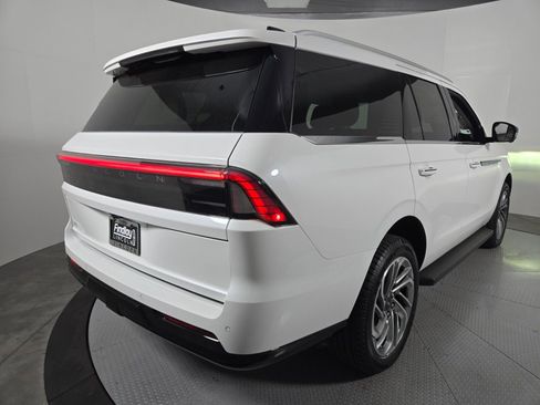 New 2026 Lincoln Navigator Premiere AWD/4WD image 4