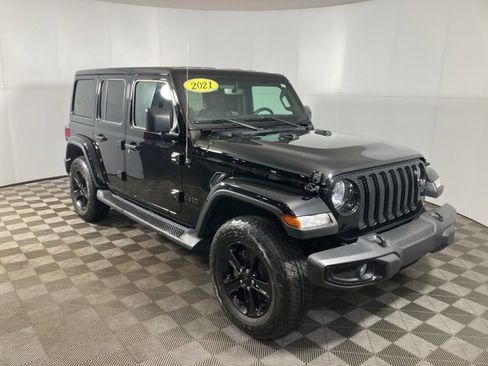 Used 2021 Jeep Wrangler Unlimited Sahara image 3