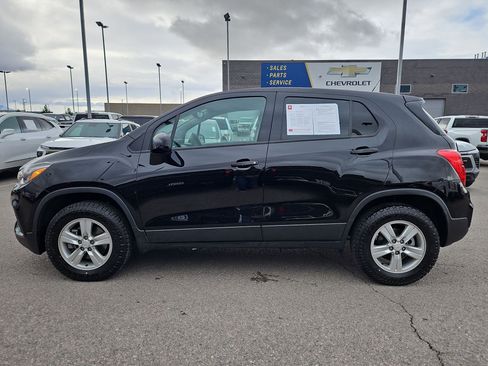 Used 2022 Chevrolet Trax LS w/ Tint and Cruise Package AWD/4WD image 7