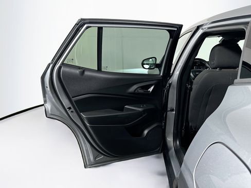 Used 2024 Chevrolet Trax RS w/ Sunroof Package FWD image 26